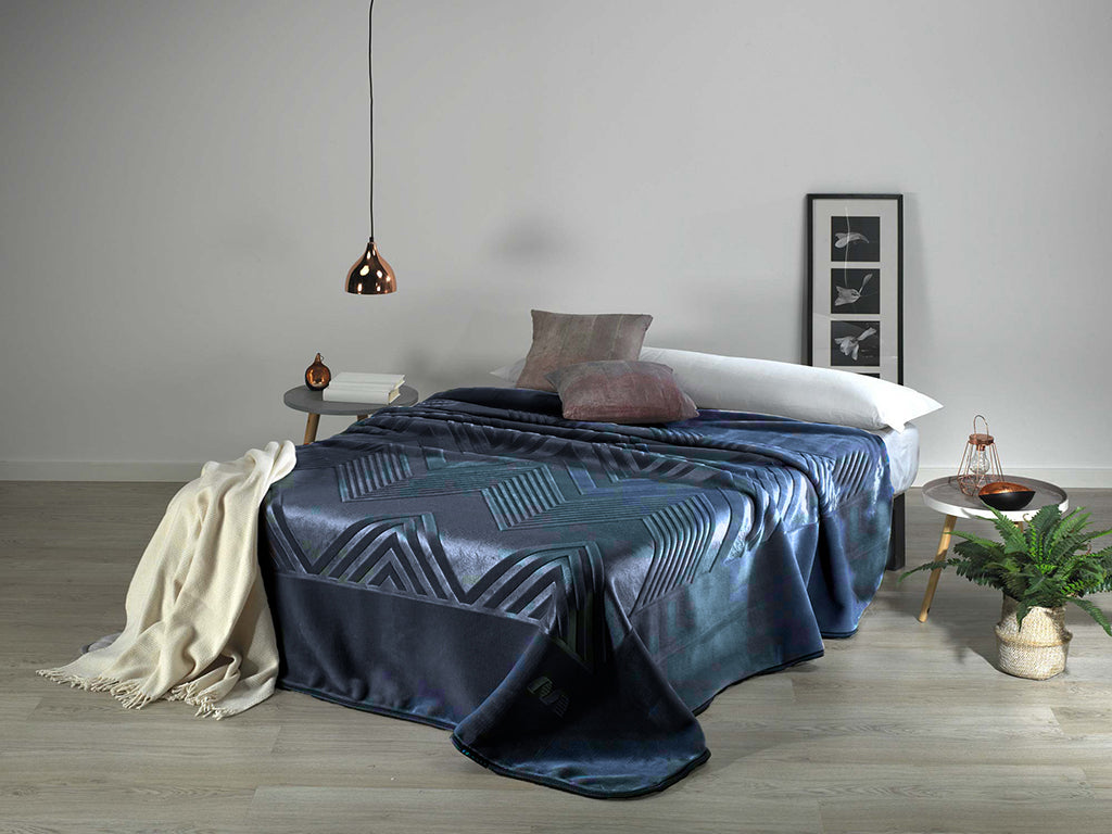 MORA ENGRAVED BLANKET PALIN MODEL J29 220*240