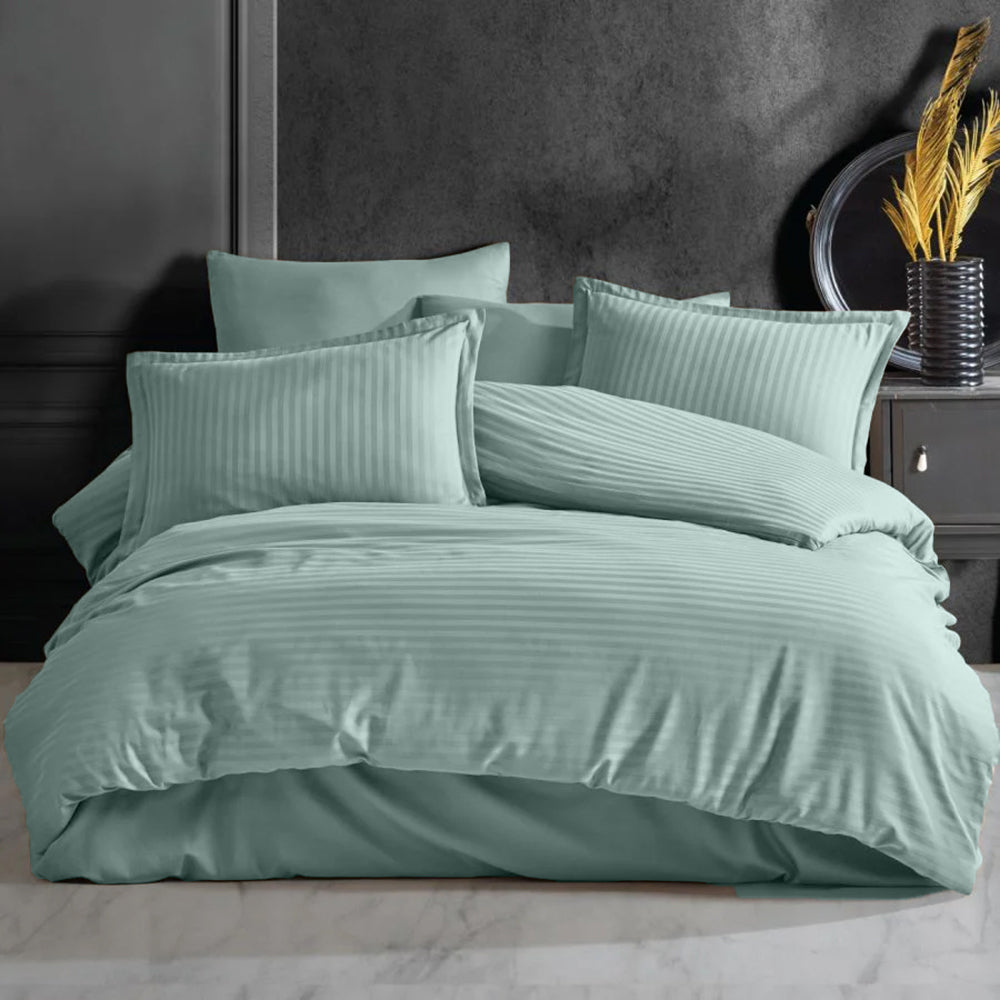 Plain Striped Quilt + Pillowcases
