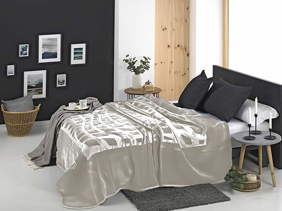 Mora Signature Engraved Blanket Model L77