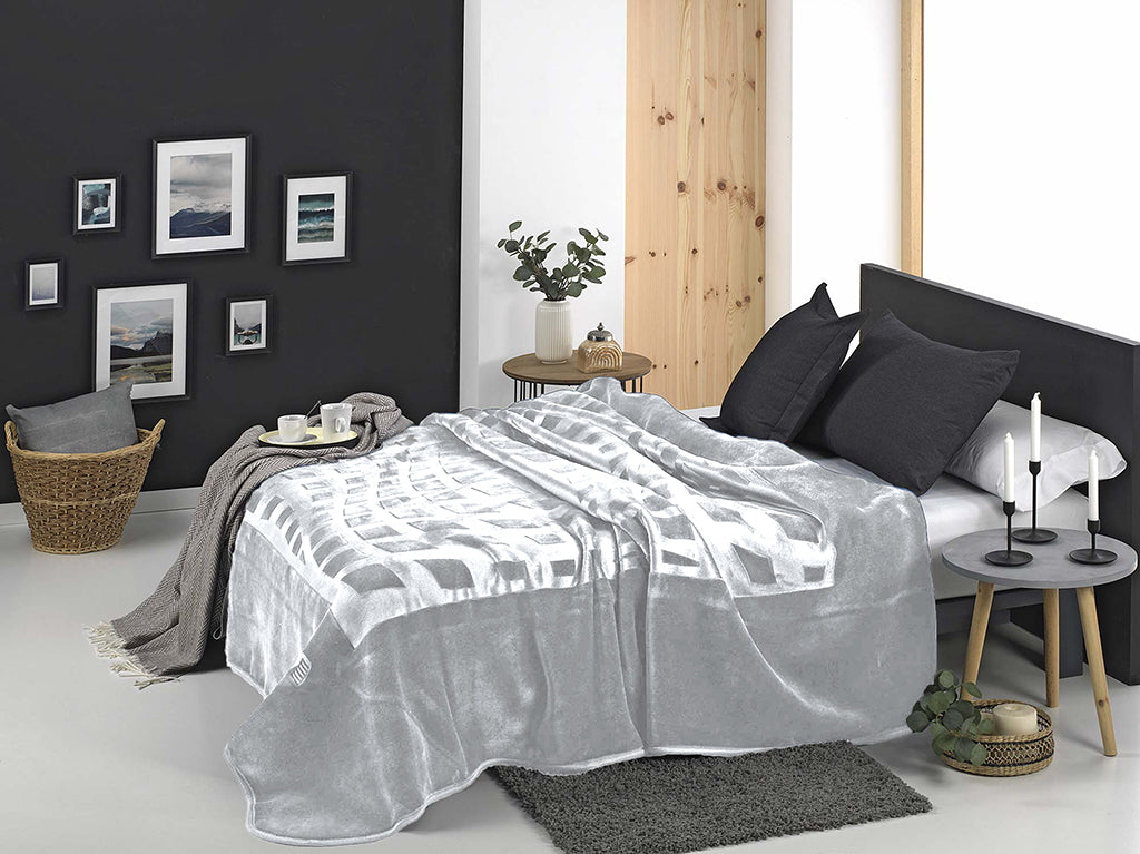 Mora Signature Engraved Blanket Model L77