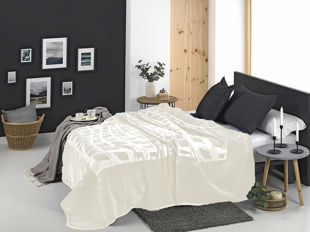 Mora Signature Engraved Blanket Model L77