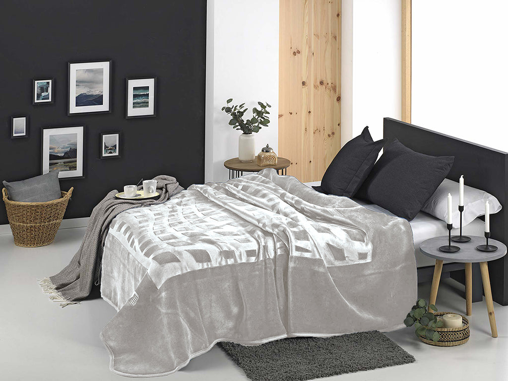 Mora Signature Engraved Blanket Model L77