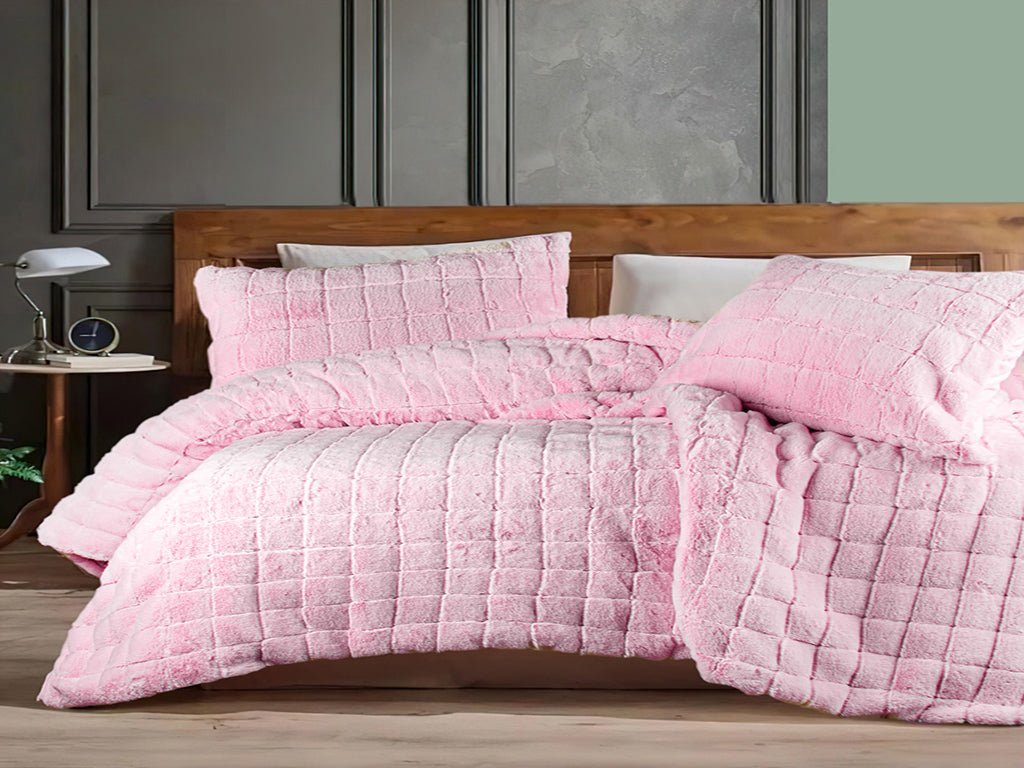 Pacha Home Quilt Fur Model NESREEN