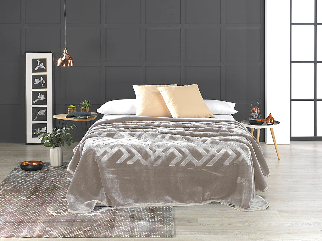 Mora Signature Engraved Blanket Model F93