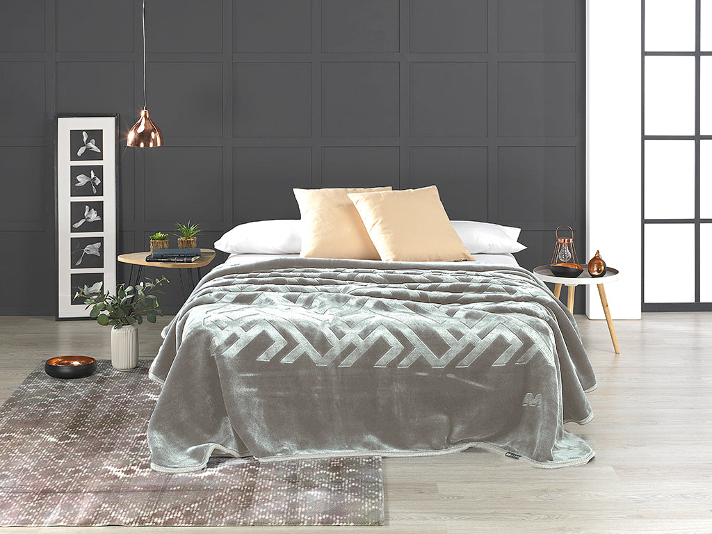 Mora Signature Engraved Blanket Model F93